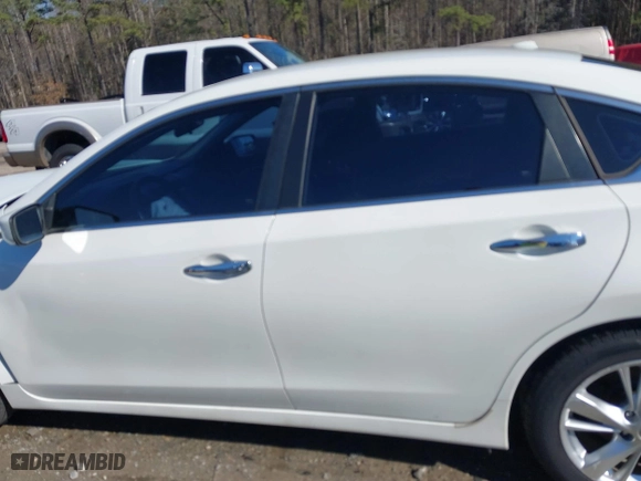 2013 Nissan Altima 2.5 SL with VIN 1N4AL3AP1DN532932, listed as a IAAI auction lot 41620524 with 160,515 mi miles. Bid and sale history available at carsss.com. Image 15.