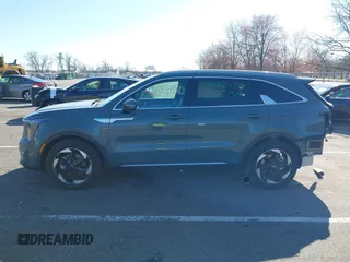 2025 Kia Sorento SX Prestige z VIN KNDRKDJG3S5293662, wystawiony jako IAAI lot #41886980 z przebiegiem 6 203 mil mil oraz . Historia ofert i sprzedaży dostępna na DreamBid. Obrazek 14.