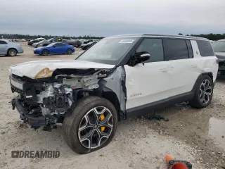 2024 Rivian R1S Adventure z VIN 7PDSGABA7RN034025, wystawiony jako Copart lot #55949335 z przebiegiem 14 429 mil mil oraz Szkody całkowita. Historia ofert i sprzedaży dostępna na DreamBid. Obrazek 1.