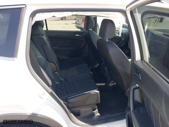 2022 Volkswagen Tiguan SEL R-Line with VIN 3VV4B7AX5NM109074, listed as a IAAI auction lot 41811750 with 29,069 mi miles. Bid and sale history available at carsss.com. Image 8.