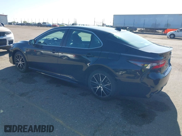 2022 Toyota Camry SE with VIN 4T1G11AK1NU688670, listed as a IAAI auction lot 42168847 with 54,975 mi miles. Bid and sale history available at carsss.com. Image 3.