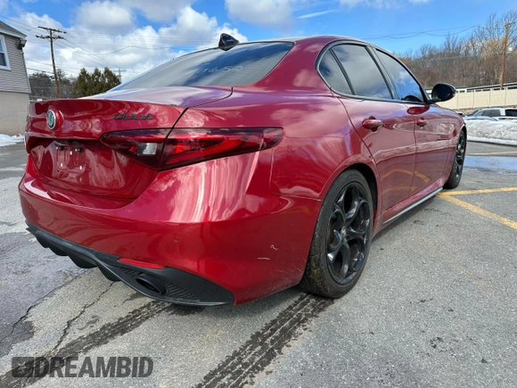 2020 Alfa Romeo Giulia Ti Sport z VIN ZARFAMBN7L7626380, wystawiony jako Copart lot #47583435 z przebiegiem 63 898 mil mil oraz Czysty tytuł • Clean title. Historia ofert i sprzedaży dostępna na DreamBid. Obrazek 3.