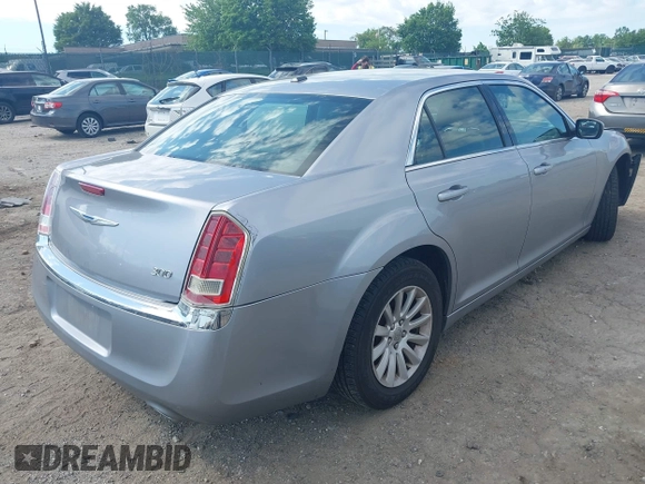 2014 Chrysler 300 z VIN 2C3CCAAG3EH380058, wystawiony jako IAAI lot #42220051 z przebiegiem 116 263 mil mil oraz . Historia ofert i sprzedaży dostępna na DreamBid. Obrazek 4.