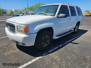 2000 Cadillac Escalade with VIN 1GYEK63R3YR218285, listed as a Copart auction lot 82063084 with 190,444 mi miles and Clean Title. Bid and sale history available at carsss.com. Image 2.