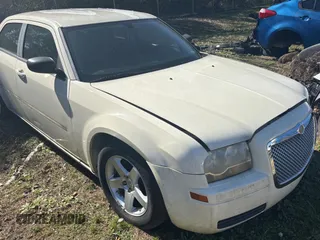 2005 Chrysler 300 with VIN 2C3JA43R85H635204, listed as a Copart auction lot 43976725 with 1 mi miles and Clean Title. Bid and sale history available at carsss.com. Image 1.