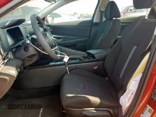 2024 Hyundai Elantra SE z VIN KMHLL4DGXRU829369, wystawiony jako Copart lot #58854565 z przebiegiem 8 112 mil mil oraz Szkoda całkowita • Salvage title. Historia ofert i sprzedaży dostępna na DreamBid. Obrazek 7.