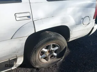 2000 Cadillac Escalade z VIN 1GYEK63R2YR230105, wystawiony jako IAAI lot #41575390 z przebiegiem 258 152 mil mil oraz . Historia ofert i sprzedaży dostępna na DreamBid. Obrazek 6.