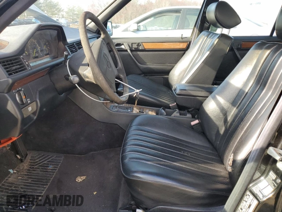 1993 Mercedes-Benz 300 with VIN WDBEB28E6PB878265, listed as a Copart auction lot 50939465 with 229,635 mi miles and Clean Title. Bid and sale history available at DreamBid. Image 7.