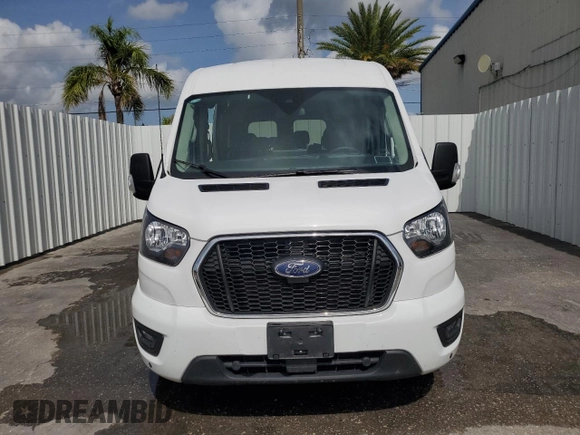 2024 Ford Transit Passenger XL z VIN 1FBAX2C85RKA36446, wystawiony jako Copart lot #60238785 z przebiegiem 325 mil mil oraz Czysty tytuł • Clean title. Historia ofert i sprzedaży dostępna na DreamBid. Obrazek 5.