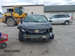 2017 Chevrolet Sonic LS z VIN 1G1JB5SH7H4127078, wystawiony jako IAAI lot #42130130 z przebiegiem 114 734 mil mil oraz . Historia ofert i sprzedaży dostępna na DreamBid. Obrazek 6.