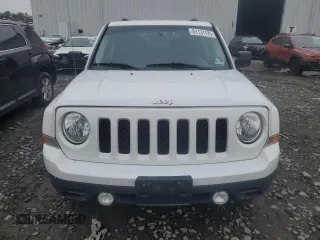 2016 Jeep Patriot Latitude with VIN 1C4NJRFB9GD586698, listed as a Copart auction lot 61131125 with 154,679 mi miles and Salvage title. Bid and sale history available at DreamBid. Image 5.