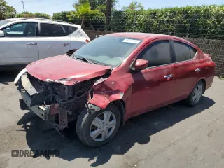 2015 Nissan Versa SV z VIN 3N1CN7AP9FL928567, wystawiony jako Copart lot #59017515 z przebiegiem 118 003 mil mil oraz Szkoda całkowita • Salvage title. Historia ofert i sprzedaży dostępna na DreamBid. Obrazek 1.