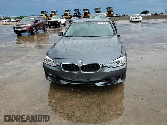 2013 BMW 3 Series 328i z VIN WBA3A5G53DNP19533, wystawiony jako Copart lot #55752525 z przebiegiem 92 472 mil mil oraz Szkoda całkowita • Salvage title. Historia ofert i sprzedaży dostępna na DreamBid. Obrazek 14.