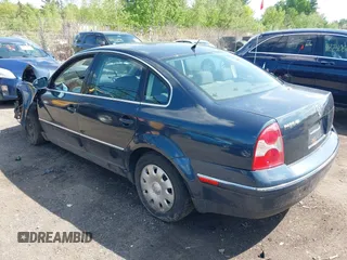 2005 Volkswagen Passat GL z VIN WVWMD63B55E016789, wystawiony jako IAAI lot #42238604 z przebiegiem 150 760 mil mil oraz . Historia ofert i sprzedaży dostępna na DreamBid. Obrazek 3.
