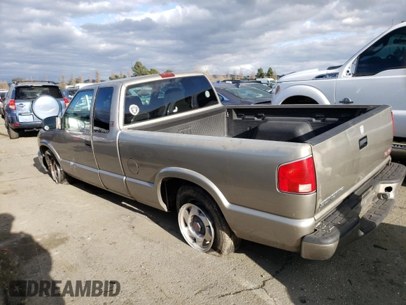 2001 GMC Sonoma SLS w/1SG Pkg with VIN 1GTCS19W318106014, listed as a Copart auction lot 42437444 with 152,169 mi miles and Salvage Title. Bid and sale history available at carsss.com. Image 2.