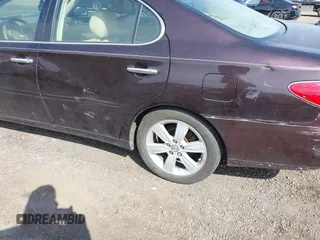 2005 Lexus ES 330 with VIN JTHBA30G255105717, listed as a IAAI auction lot 42083955 with 198,185 mi miles. Bid and sale history available at carsss.com. Image 16.