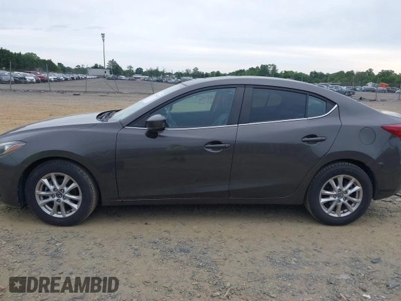 2015 Mazda 3 i Grand Touring z VIN JM1BM1W76F1223850, wystawiony jako IAAI lot #42356420 z przebiegiem 45 514 mil mil oraz . Historia ofert i sprzedaży dostępna na DreamBid. Obrazek 14.