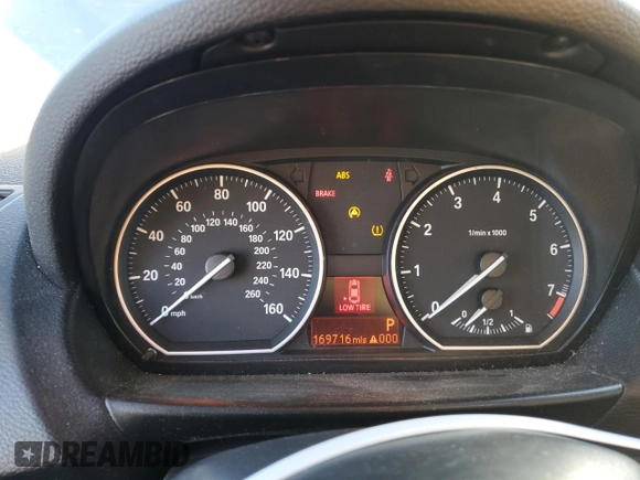 2011 BMW 1 Series 128i z VIN WBAUP9C59BVL90236, wystawiony jako Copart lot #89027105 z przebiegiem 169 716 mil mil oraz Tytuł czysty. Historia ofert i sprzedaży dostępna na DreamBid. Obrazek 9.