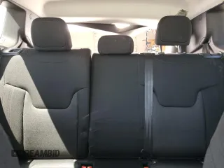2023 Jeep Renegade Latitude z VIN ZACNJDB10PPP59961, wystawiony jako Copart lot #61457135 z przebiegiem Nie podano mil oraz Szkoda całkowita • Salvage title. Historia ofert i sprzedaży dostępna na DreamBid. Obrazek 10.