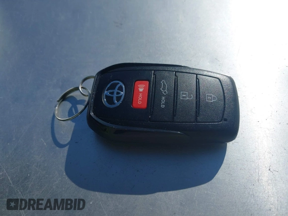 2024 Toyota Highlander XLE z VIN 5TDAAAA53RS008265, wystawiony jako IAAI lot #41626322 z przebiegiem 20 080 mil mil oraz . Historia ofert i sprzedaży dostępna na DreamBid. Obrazek 11.