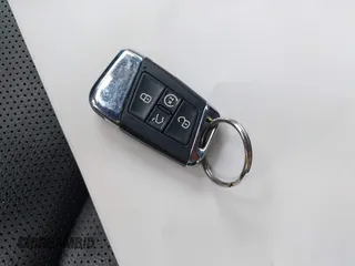 2021 Volkswagen Atlas SEL Premium R-Line с VIN 1V2FE2CA0MC223881, выставлен на аукционе IAAI как лот 42257435 с пробегом 81 674 миль миль и . История ставок и продаж доступна на DreamBid. Изображение 11.