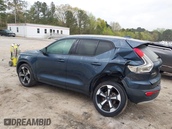 2021 Volvo XC40 Momentum z VIN YV4162UK0M2469977, wystawiony jako IAAI lot #41956088 z przebiegiem 51 567 mil mil oraz . Historia ofert i sprzedaży dostępna na DreamBid. Obrazek 3.