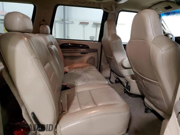 2003 Ford Excursion Limited z VIN 1FMNU43S43EA49493, wystawiony jako Copart lot #84454084 z przebiegiem 280 429 mil mil oraz Szkoda całkowita • Salvage title. Historia ofert i sprzedaży dostępna na DreamBid. Obrazek 12.