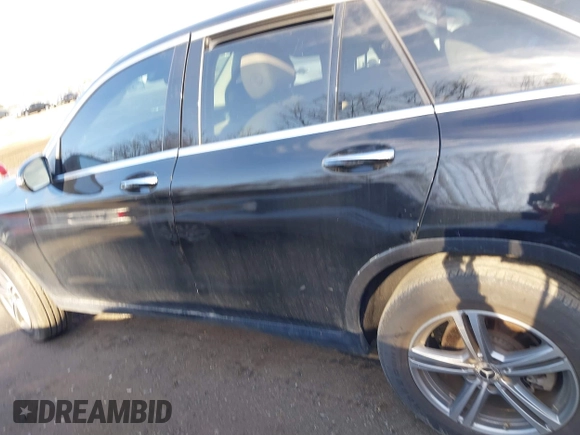 2022 Mercedes-Benz GLC 300 z VIN W1N0G8EB9NG024549, wystawiony jako IAAI lot #41870047 z przebiegiem 88 269 mil mil oraz . Historia ofert i sprzedaży dostępna na DreamBid. Obrazek 14.