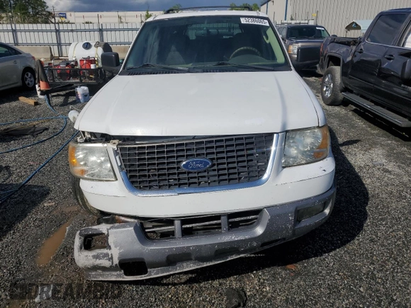 2004 Ford Expedition Special Service with VIN 1FMEU15W04LA49387, listed as a Copart auction lot 52386065 with 322,325 mi miles and Salvage title. Bid and sale history available at DreamBid. Image 5.