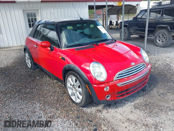 2008 MINI Convertible z VIN WMWRF33558TG19508, wystawiony jako IAAI lot #41929316 z przebiegiem 99 514 mil mil oraz . Historia ofert i sprzedaży dostępna na DreamBid. Obrazek 1.