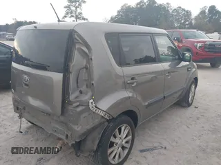 2013 Kia Soul with VIN KNDJT2A52D7549388, listed as a IAAI auction lot 40886665 with 164,543 mi miles. Bid and sale history available at carsss.com. Image 4.