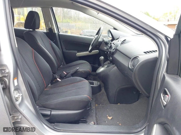2011 Mazda Mazda2 Sport with VIN JM1DE1HZXB0112402, listed as a IAAI auction lot 41954565 with 153,351 mi miles. Bid and sale history available at carsss.com. Image 5.