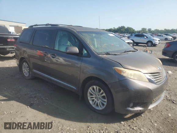 2012 Toyota Sienna XLE AAS z VIN 5TDYK3DC2CS196804, wystawiony jako Copart lot #65655755 z przebiegiem 298 629 mil mil oraz Czysty tytuł • Clean title. Historia ofert i sprzedaży dostępna na DreamBid. Obrazek 4.