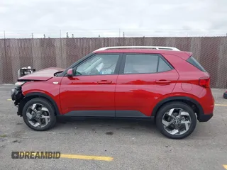 2024 Hyundai Venue SEL z VIN KMHRC8A38RU311795, wystawiony jako IAAI lot #42057265 z przebiegiem 5485 mil mil oraz . Historia ofert i sprzedaży dostępna na DreamBid. Obrazek 14.
