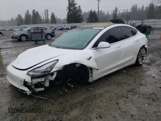 2018 Tesla Model 3 Long Range Battery z VIN 5YJ3E1EB8JF101174, wystawiony jako Copart lot #46549615 z przebiegiem 54 134 mil mil oraz Szkody całkowita. Historia ofert i sprzedaży dostępna na DreamBid. Obrazek 1.
