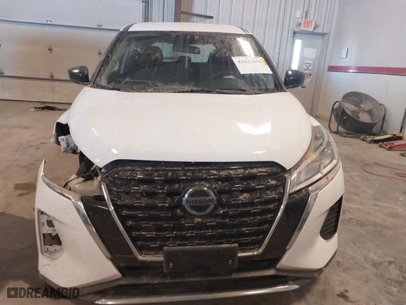 2021 Nissan Kicks S with VIN 3N1CP5BVXML479103, listed as a IAAI auction lot 41827652 with 110,394 mi miles. Bid and sale history available at carsss.com. Image 12.