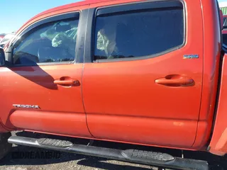 2017 Toyota Tacoma SR5 with VIN 3TMCZ5AN4HM084813, listed as a IAAI auction lot 41248285 with 118,797 mi miles. Bid and sale history available at carsss.com. Image 14.