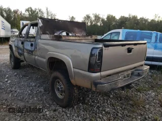 2003 Chevrolet Silverado 1500HD LS z VIN 1GCGK13UX3F142788, wystawiony jako Copart lot #74943634 z przebiegiem Nie podano mil oraz Szkoda całkowita • Salvage title. Historia ofert i sprzedaży dostępna na DreamBid. Obrazek 2.