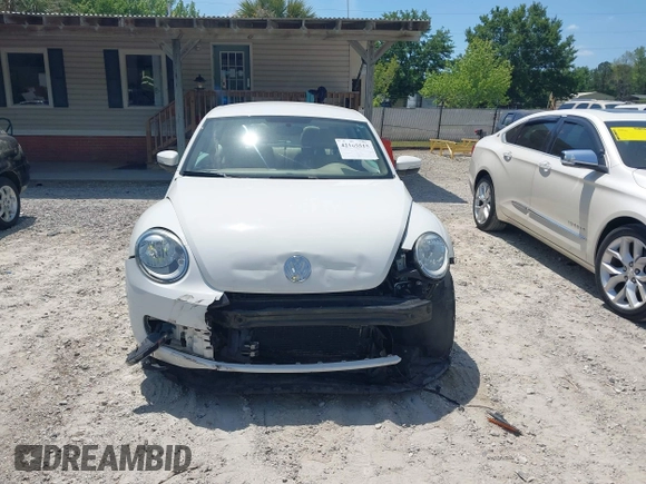 2013 Volkswagen Beetle 2.5L w/Sun с VIN 3VWJP7AT2DM659280, выставлен на аукционе IAAI как лот 42165515 с пробегом Не указан миль и . История ставок и продаж доступна на DreamBid. Изображение 13.