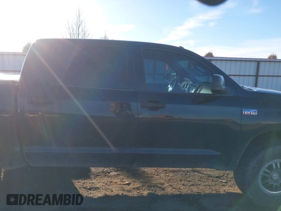 2011 Toyota Tundra z VIN 5TFDY5F16BX205128, wystawiony jako IAAI lot #41688258 z przebiegiem 124 125 mil mil oraz . Historia ofert i sprzedaży dostępna na DreamBid. Obrazek 13.