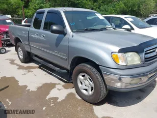 2002 Toyota Tundra SR5 with VIN 5TBBT441X2S308179, listed as a IAAI auction lot 42029320 with 290,993 mi miles. Bid and sale history available at carsss.com. Image 1.