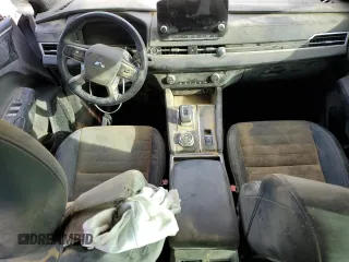 2023 Mitsubishi Outlander SE z VIN JA4J4UA83PZ011708, wystawiony jako Copart lot #49513265 z przebiegiem 36 156 mil mil oraz Szkoda całkowita • Salvage title. Historia ofert i sprzedaży dostępna na DreamBid. Obrazek 8.