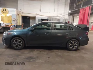2019 Kia Forte LXS z VIN 3KPF24AD4KE061732, wystawiony jako IAAI lot #42286271 z przebiegiem 96 935 mil mil oraz . Historia ofert i sprzedaży dostępna na DreamBid. Obrazek 14.