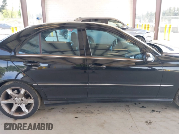 2007 Mercedes-Benz C 230 Sport z VIN WDBRF52H17F931750, wystawiony jako IAAI lot #42207507 z przebiegiem 164 202 mil mil oraz . Historia ofert i sprzedaży dostępna na DreamBid. Obrazek 13.