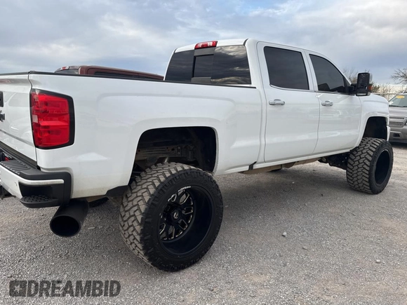 2019 Chevrolet Silverado 3500HD LTZ with VIN 1GC4KXEY5KF160863, listed as a Copart auction lot 84287364 with 137,155 mi miles and Clean Title. Bid and sale history available at carsss.com. Image 4.