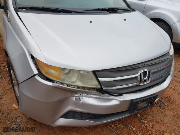 2011 Honda Odyssey LX with VIN 5FNRL5H20BB010579, listed as a IAAI auction lot 41217858 with 209,353 mi miles. Bid and sale history available at carsss.com. Image 6.