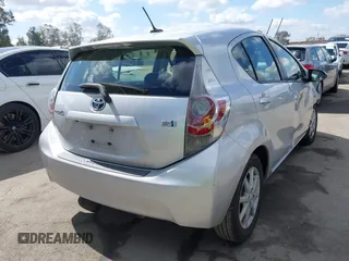 2013 Toyota Prius One z VIN JTDKDTB34D1049949, wystawiony jako IAAI lot #42246438 z przebiegiem 68 203 mil mil oraz . Historia ofert i sprzedaży dostępna na DreamBid. Obrazek 4.