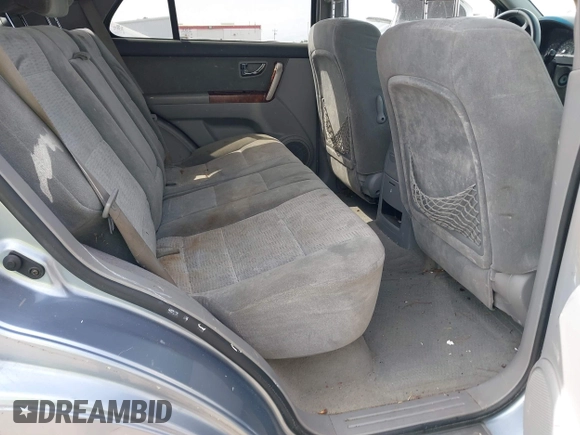 2004 Kia Sorento LX with VIN KNDJC733145251807, listed as a IAAI auction lot 41975263 with 172,247 mi miles. Bid and sale history available at carsss.com. Image 8.