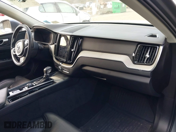 2021 Volvo XC60 Inscription z VIN YV4102RL5M1810024, wystawiony jako IAAI lot #41727510 z przebiegiem 50 606 mil mil oraz . Historia ofert i sprzedaży dostępna na DreamBid. Obrazek 5.