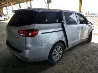 2017 Kia Sedona LX with VIN KNDMB5C17H6226445, listed as a Copart auction lot 52016445 with 173,136 mi miles and Salvage Title. Bid and sale history available at carsss.com. Image 3.